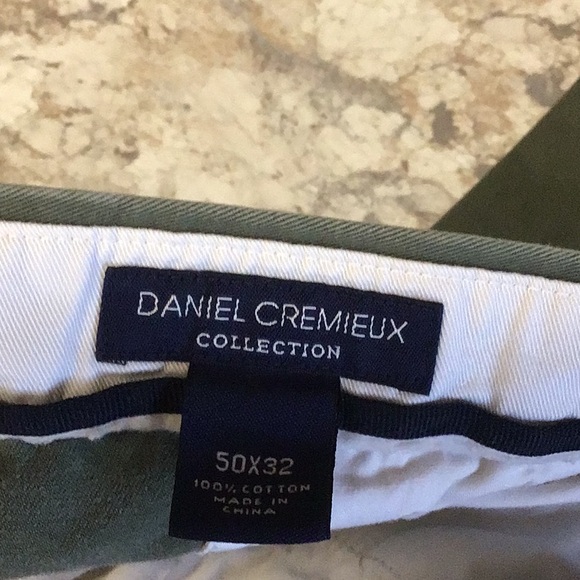 Cremieux green khakis 50x32 pleated, cuffed - Picture 5 of 6